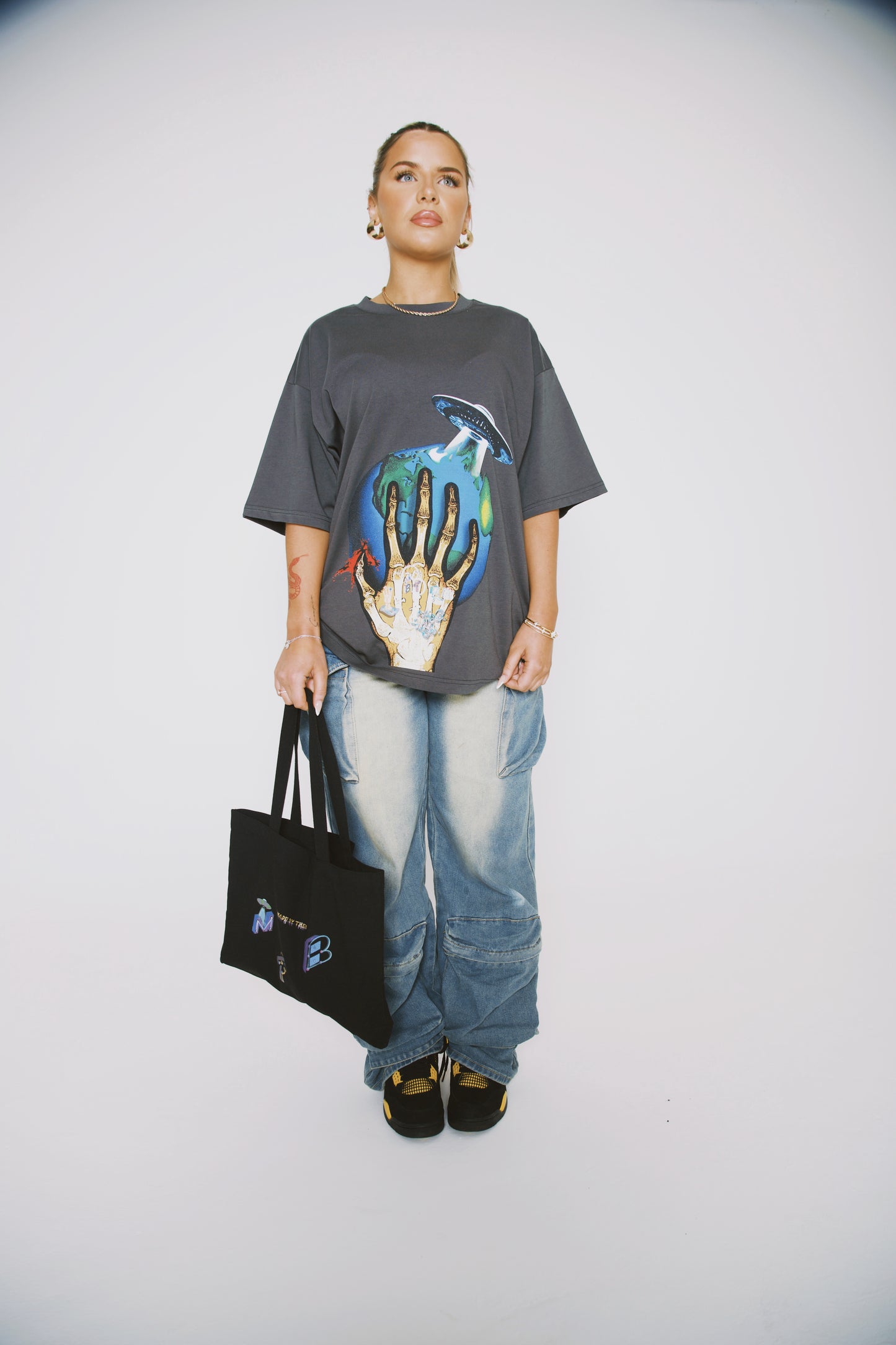 "WORLD TEE" - GREY *SHIPPING STARTS FROM 15/04/24*