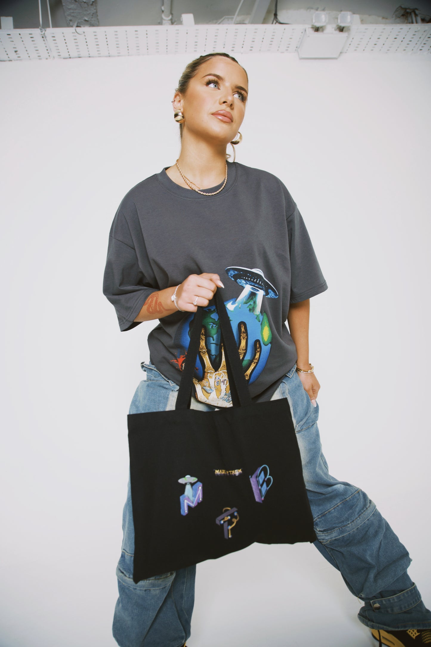 "WORLD TEE" - GREY *SHIPPING STARTS FROM 15/04/24*