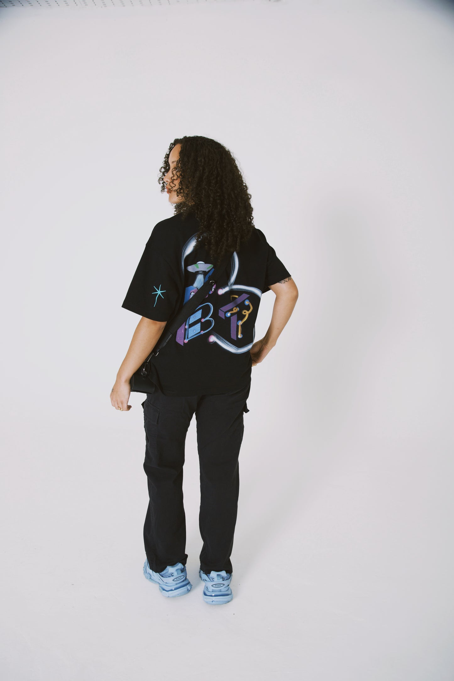 "LOGO TEE" - BLACK *SHIPPING STARTS FROM 15/04/24*